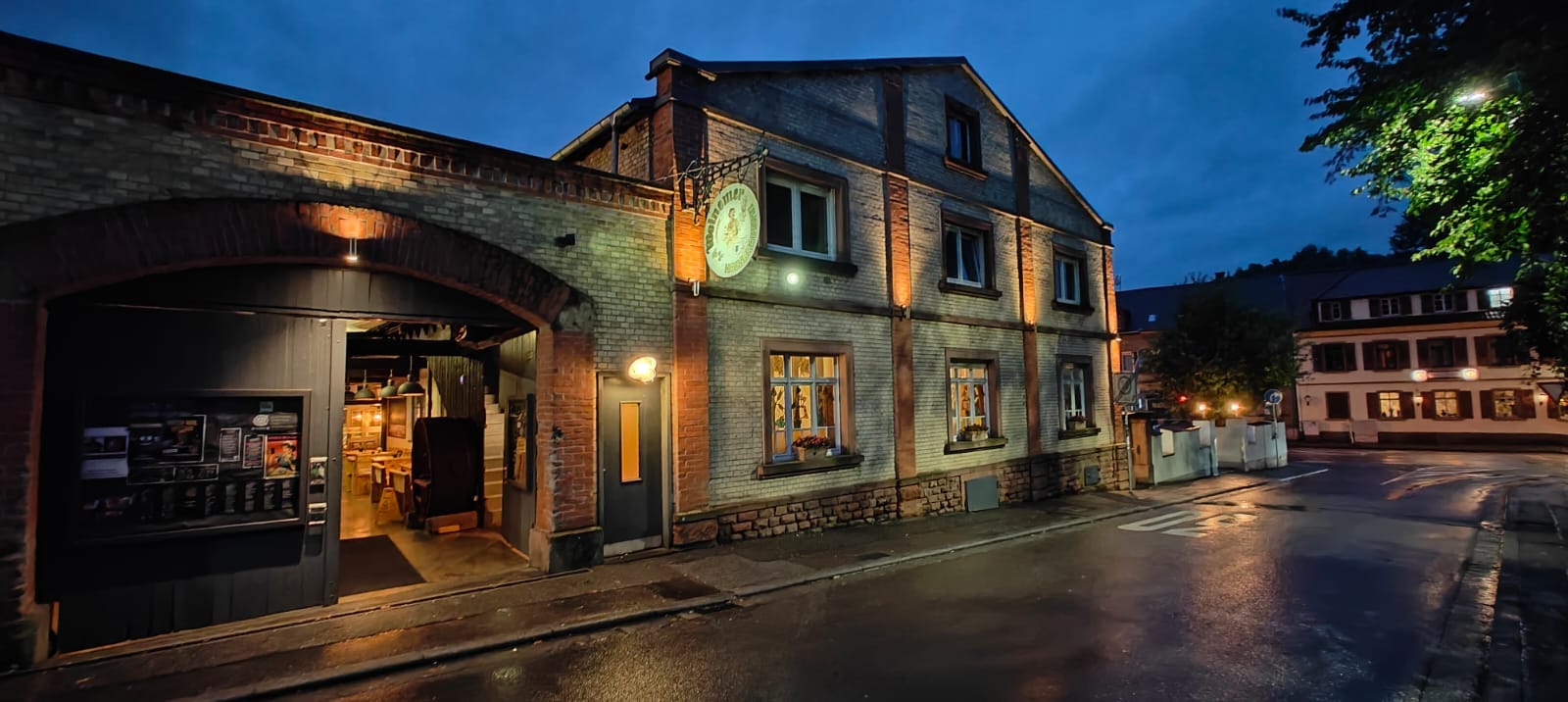 Woinemer Hausbrauerei Weinheim – Außenansicht des historischen Brauereigebäudes in der Friedrichstraße