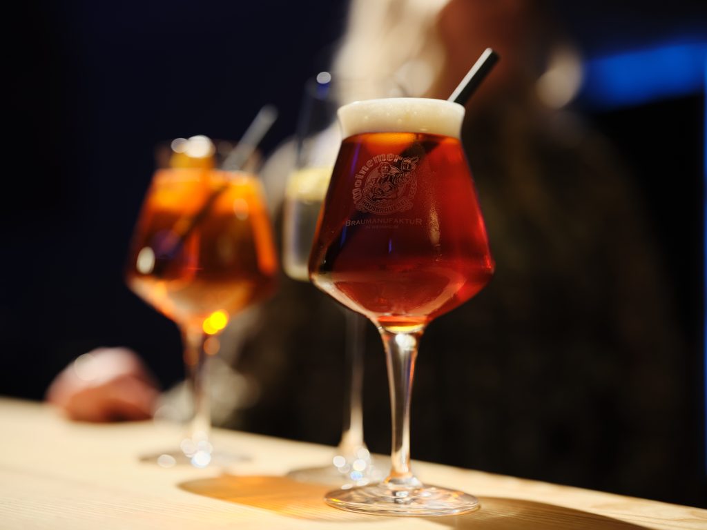 Craftbierglas mit Bier – das richtige Glas betont Farbe und Aroma